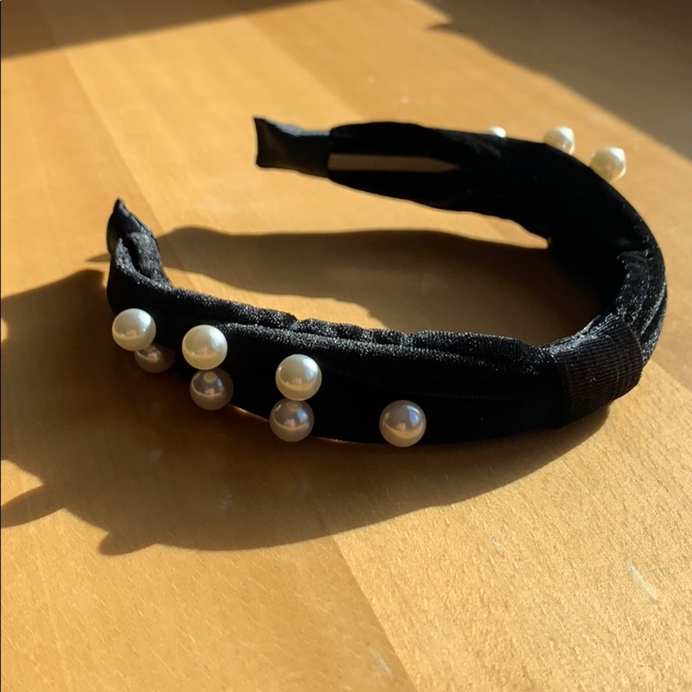 Headband w/ Pearl Embellishment | Black Velvet